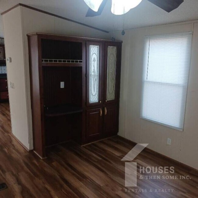 Foto del edificio - 108 Smiley Dr