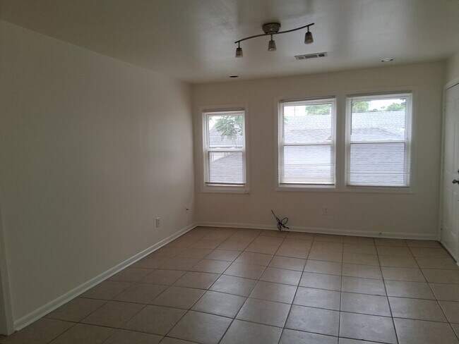 Foto del edificio - 8613 S Claiborne Ave