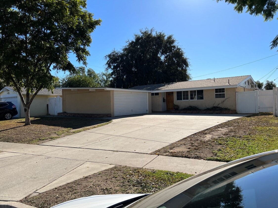Primary Photo - 3 Bed 2 Bath Home!