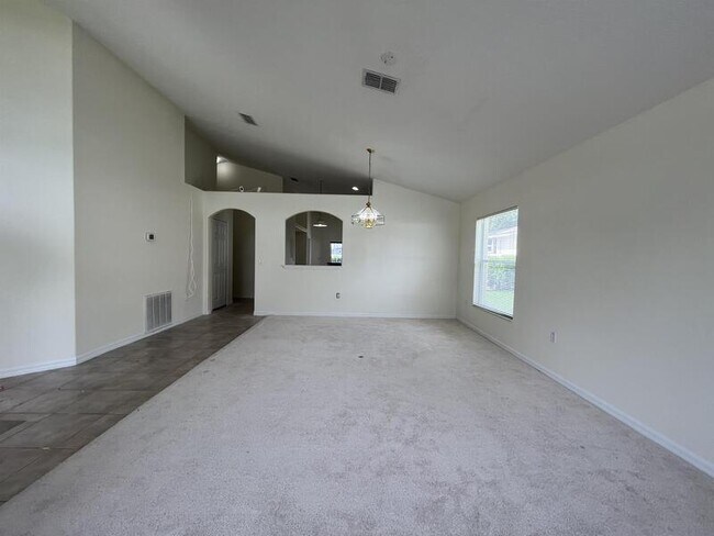 Foto del edificio - 102 Burrell Cir