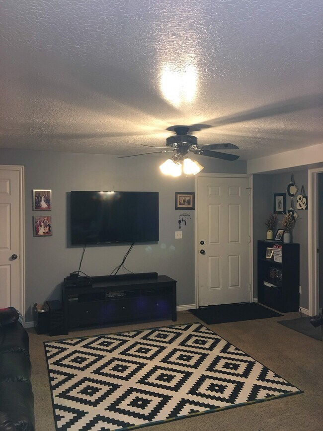 Building Photo - 150 N 400 W