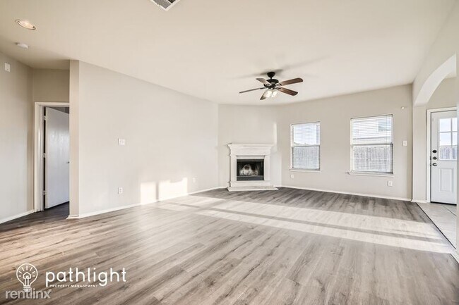 Foto del edificio - 4 br, 2.5 bath House - 6269 Trinity Creek ...