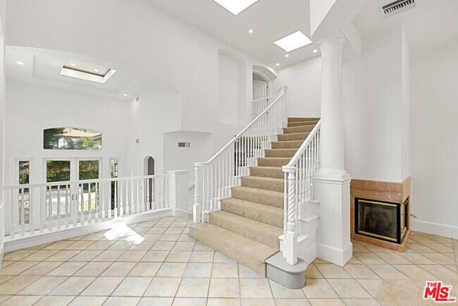 Building Photo - 10515 Oaklawn Rd