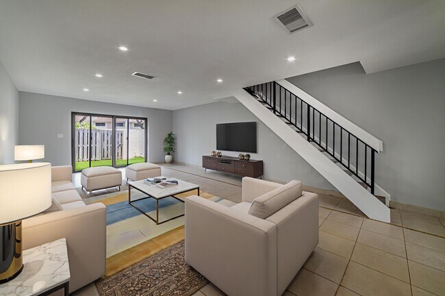 Foto del edificio - 2720 S Oakland Forest Dr