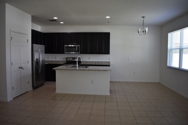 Building Photo - 1365 Merion Dr