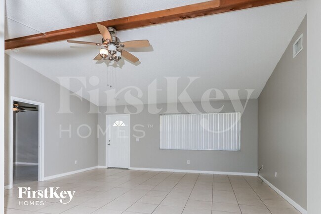 Foto del edificio - 650 NW Selvitz Rd