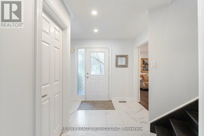 Building Photo - 5749 Greensboro Dr