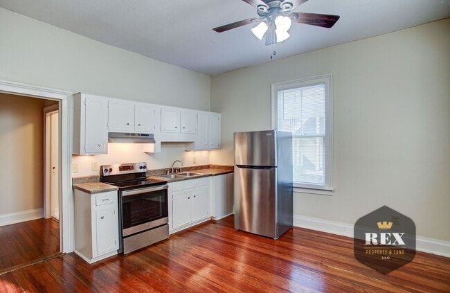Building Photo - 206 3rd St