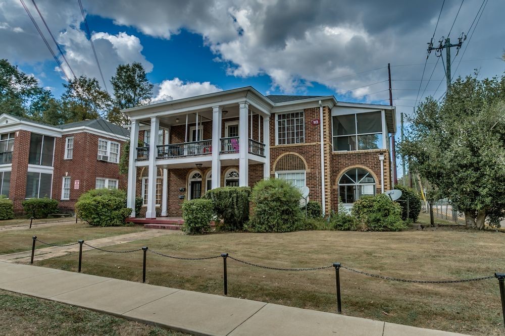 Foto principal - 1200 Riverside Drive- 3 Bedroom 2 Bath