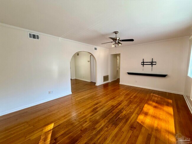 Foto del edificio - 5071 Springhill Dr
