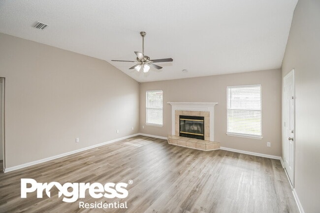 Building Photo - 383 Summit Dr