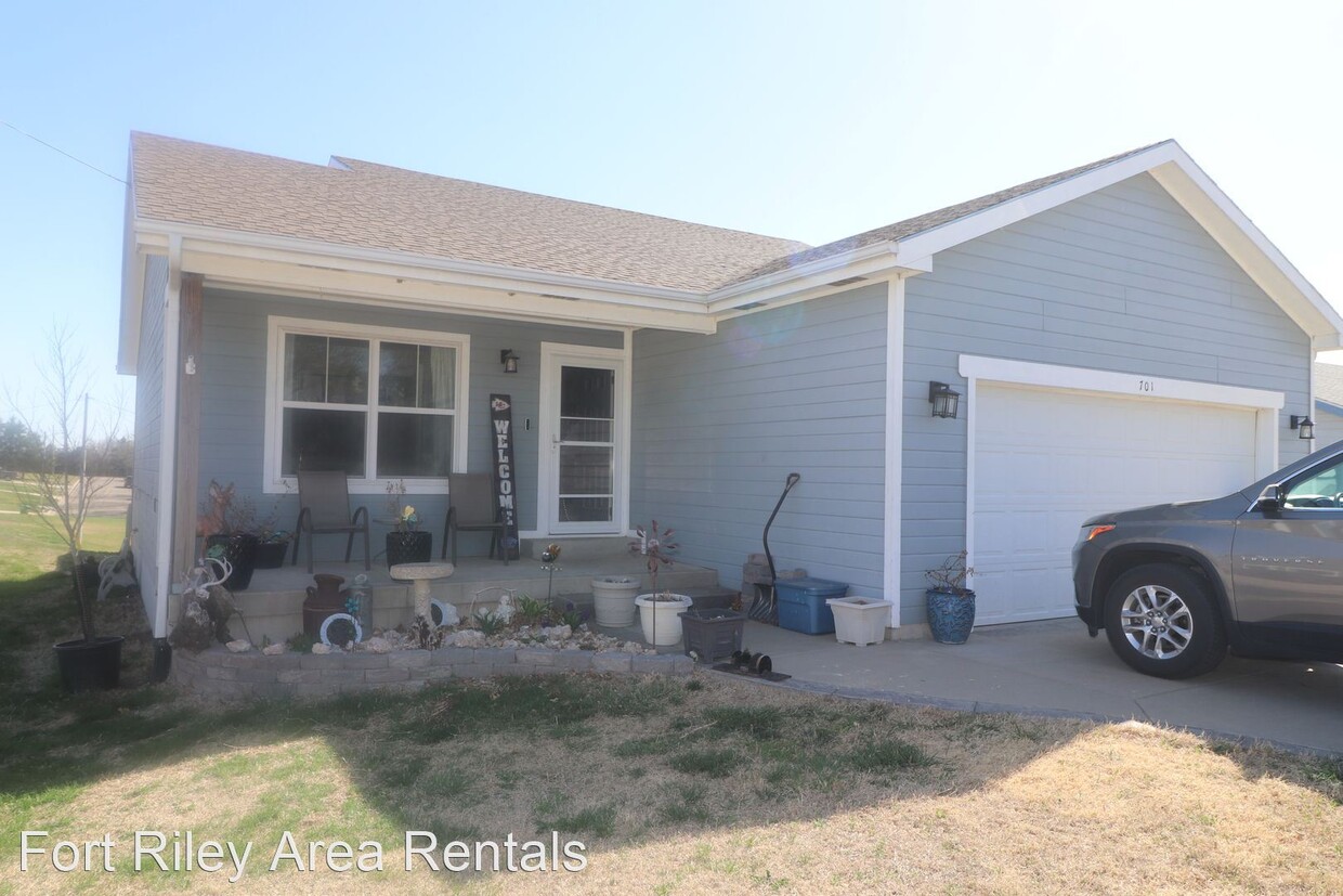 Primary Photo - 4 br, 2 bath House - 701 W 6th St