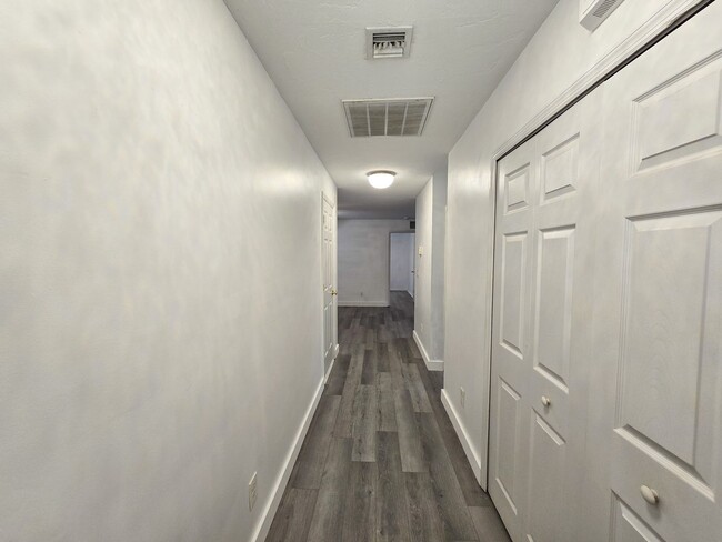 2 Bedroom 2 Bath w Bonus Room - 2 Bedroom 2 Bath w Bonus Room House