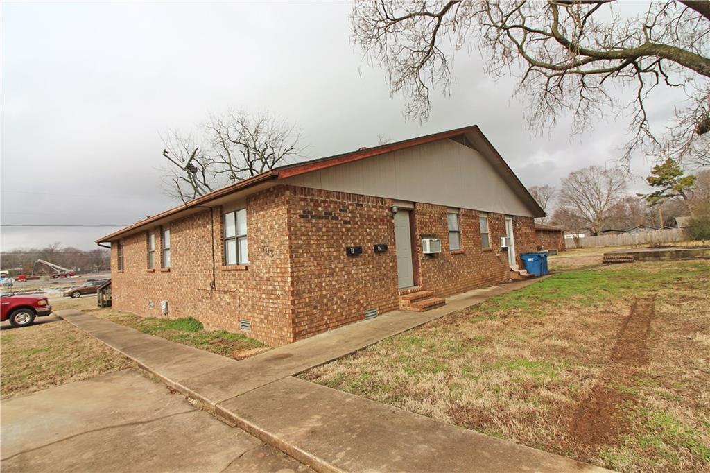 Foto principal - 703 SE 4th St