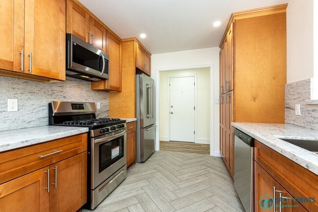 Building Photo - Millbrae: Recently Remodeled Single Family...