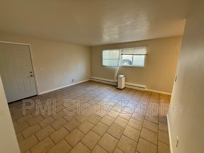 Foto del edificio - 705 W 18th St