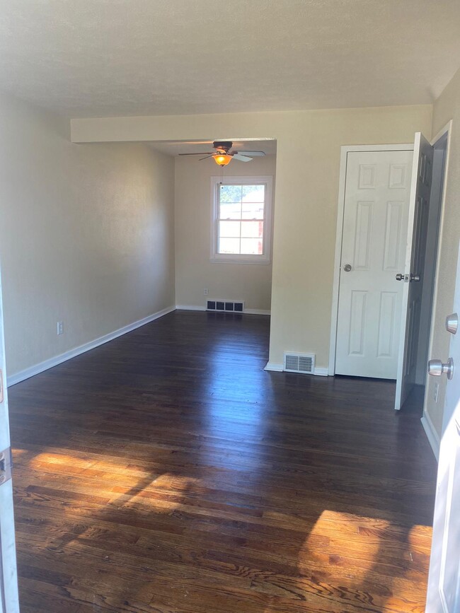 Building Photo - 431 Clearview Dr