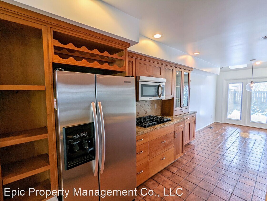 Primary Photo - 3 br, 2.5 bath House - 2078 E Michigan Ave