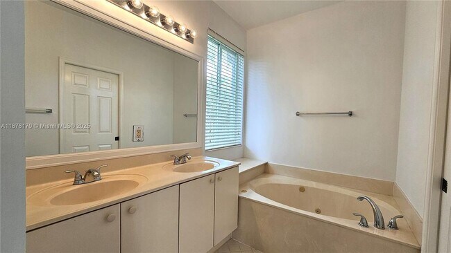 Foto del edificio - 686 Conservation Dr