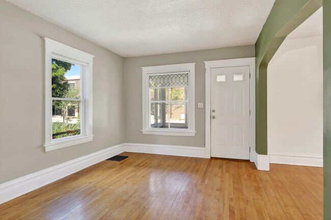 Foto del edificio - 2611 E 38th St