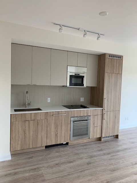 Building Photo - 2 Bedroom+2 Bathroom St. Clair West Condo