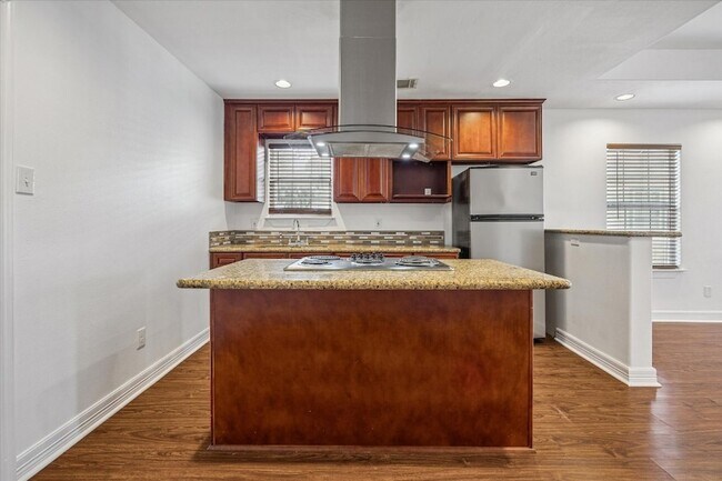 Foto del edificio - 708 E 32nd St