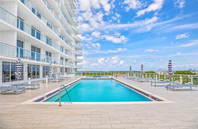 Foto del edificio - 4250 Biscayne Blvd