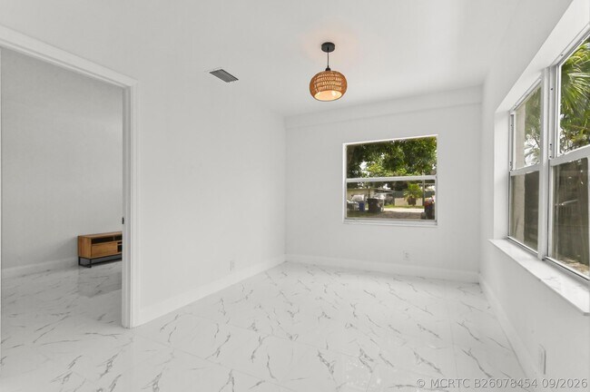 Building Photo - 515 Putnam Rd