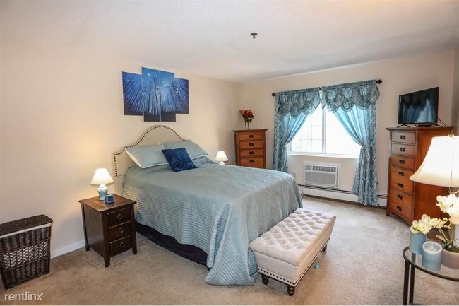 Building Photo - 1 br, 1 bath  - 490 River Rd Apt 27