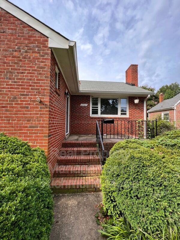 Building Photo - 3907 Kensington Ave