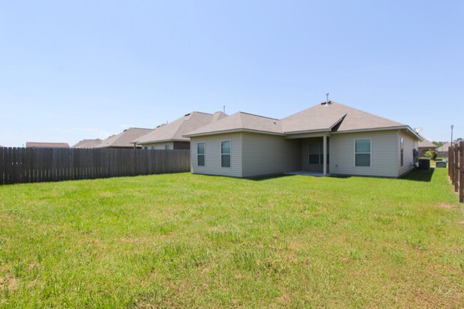 Building Photo - 42515 Pebblestone Ave