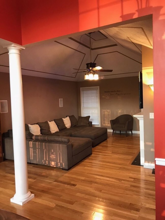 Building Photo - 3 br, 2 bath House - 156 N. Cole Ridge Dr.