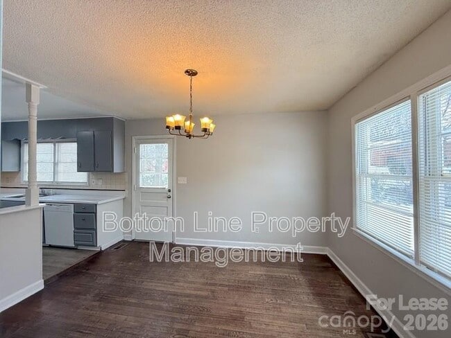 Building Photo - 907 Bannister Pl