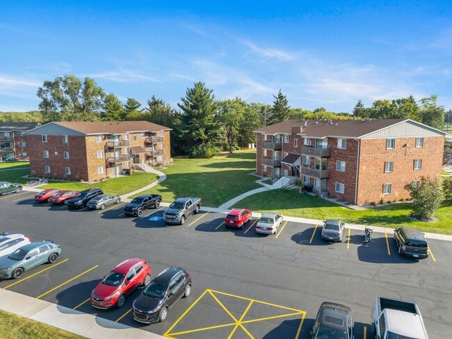 Foto del edificio - WINTER MOVE IN SPECIALS- 1 BEDROOM UNITS AVAILABLE NOW!