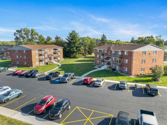 Building Photo - WINTER MOVE IN SPECIALS- 1 BEDROOM UNITS AVAILABLE NOW!