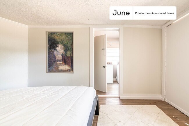 Foto del edificio - Room in Shared 3 bed/1 bath home