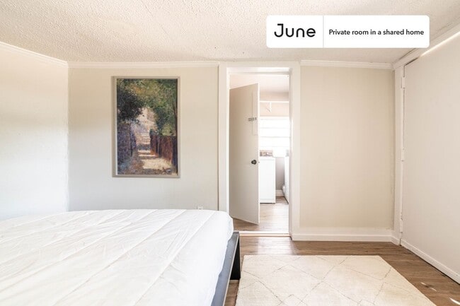 Building Photo - Room in Shared 3 bed/1 bath home