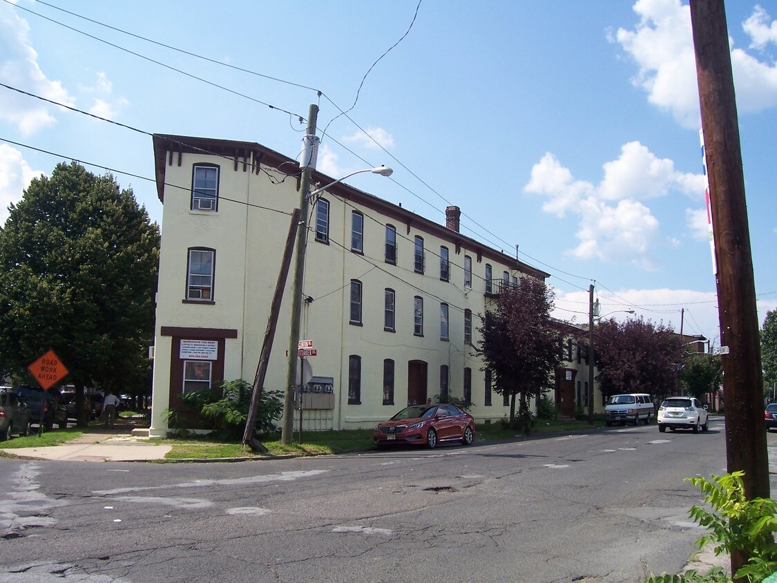 Primary Photo - 1024-1040 S Clinton Ave