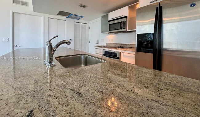Foto del edificio - 185 SW 7th St