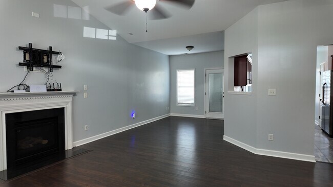 Building Photo - 5317 Nessee St