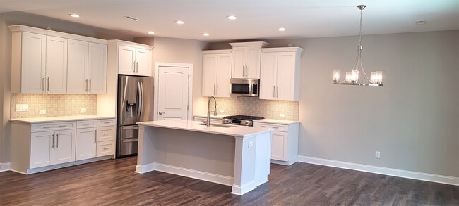Beautiful White Kitchen and Quartz countertops - 1123 Fieldstone Rd