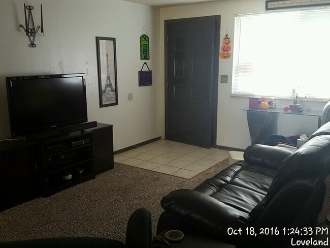 Building Photo - 2 Bedroom, 1 Bath Duplex with One Car Atta...