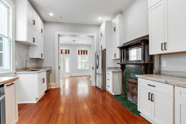 Foto del edificio - 3023 Banks- right