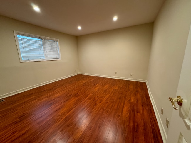 Foto del edificio - 1937 Pelham Ave