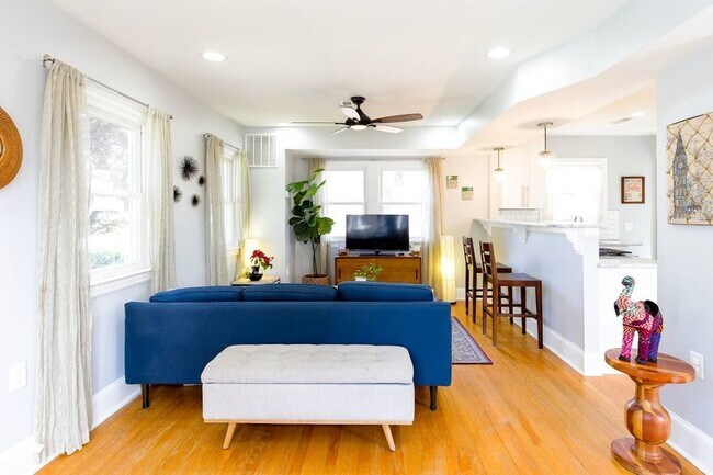 Building Photo - Fantastic Home in Fort Dupont Park! Parkin...