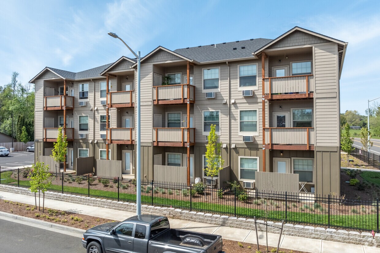 Apartamentos - 1330 Mildred Ln SE