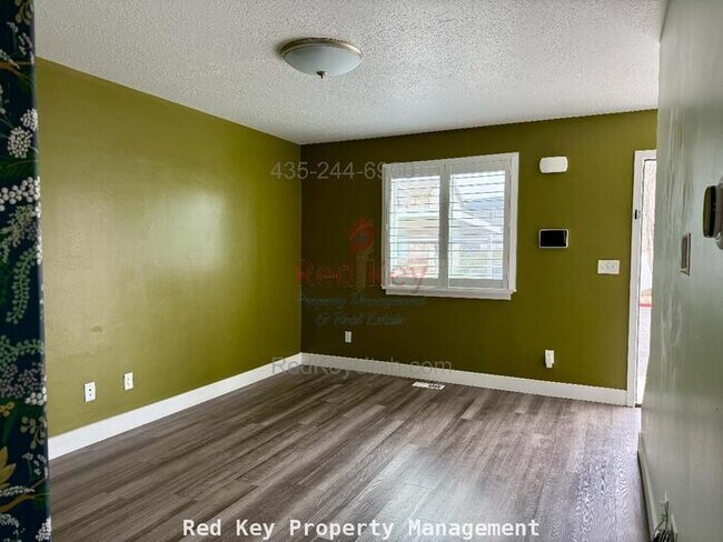 Foto del edificio - Kay Ln Townhouse
