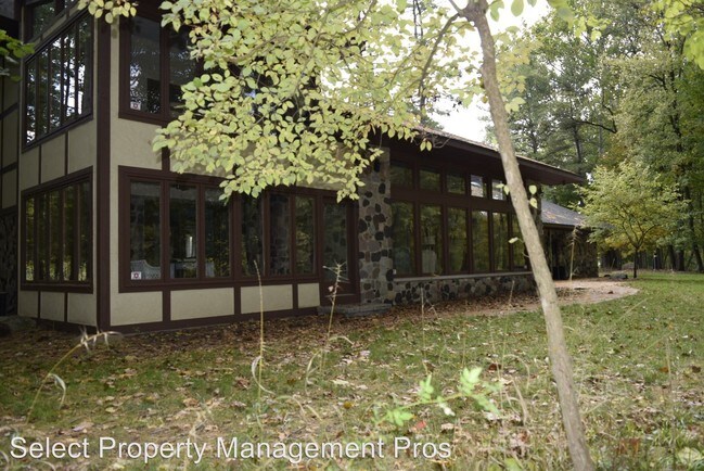 Foto del edificio - 4 br, 2.5 bath House - 18130 Coldwater Rd