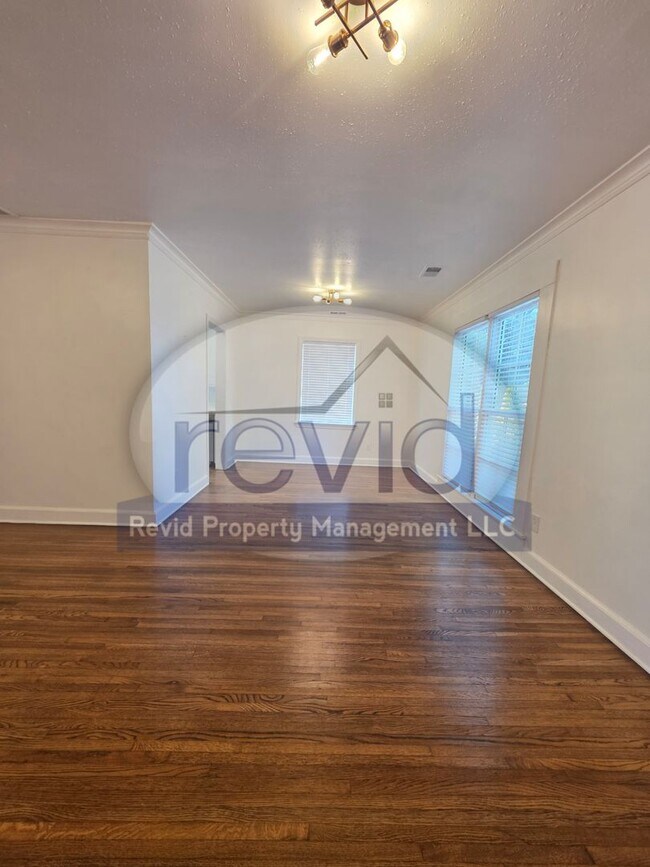 Building Photo - Newly Renovated 2 Bed 1 Bath near U of M!
