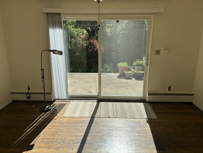 Comedor - 3992 College Ave